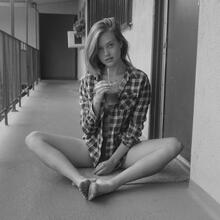  Nude