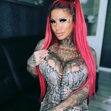  Nude