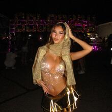  Nude