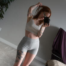  Nude