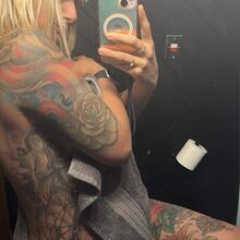  Nude