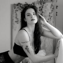  Nude