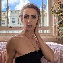  Nude