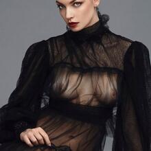  Nude