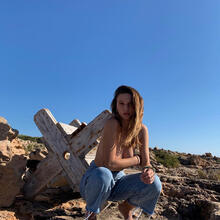  Nude