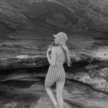  Nude