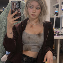  Nude