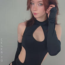  Nude