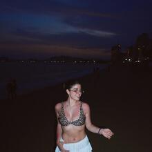  Nude