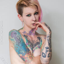  Nude