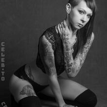  Nude