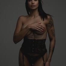  Nude