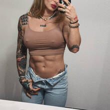  Nude