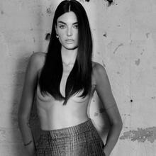  Nude