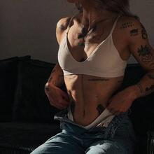  Nude