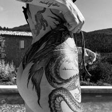  Nude