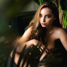  Nude