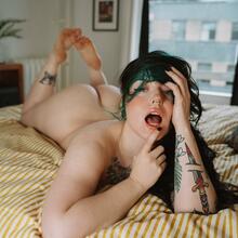  Nude