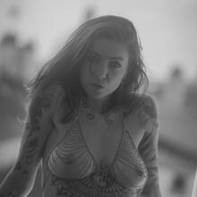  Nude