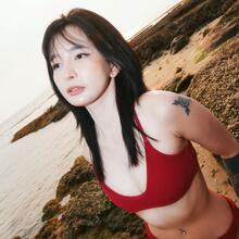  Nude