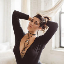  Nude