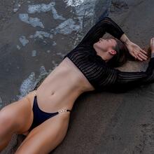  Nude