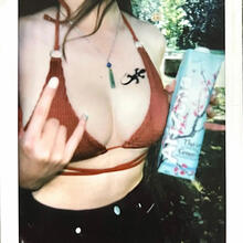  Nude
