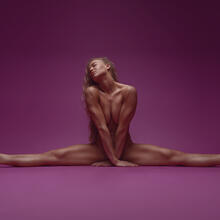  Nude