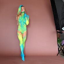  Nude