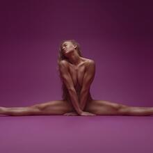  Nude