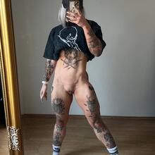  Nude