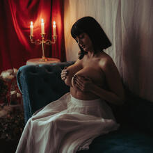  Nude