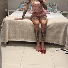  Nude
