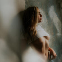  Nude