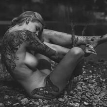  Nude