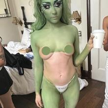  Nude