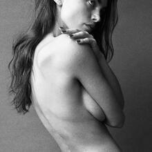 Nude