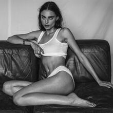  Nude