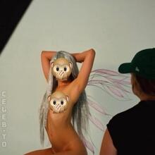  Nude
