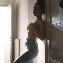  Nude