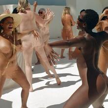  Nude