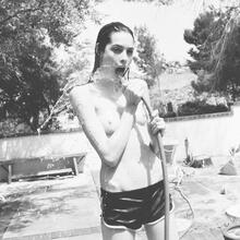  Nude
