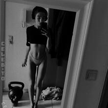  Nude