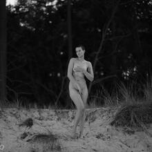  Nude