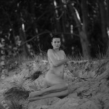  Nude