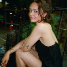  Nude