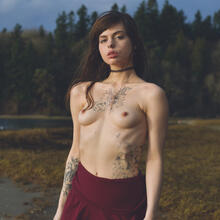  Nude