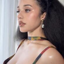  Nude