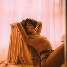  Nude