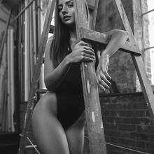  Nude
